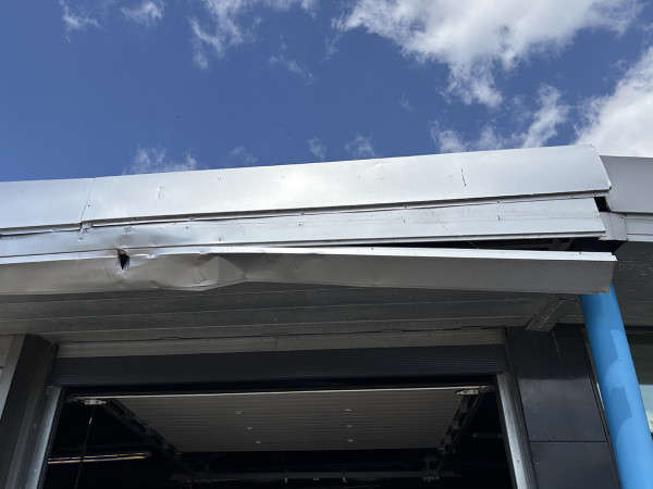 Herstel zetwerk na aanrijdschade bij Silverdome Zoetermeer